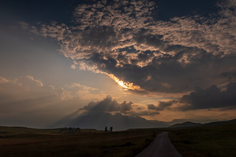 Naplemente készülődik a Durmitor felett