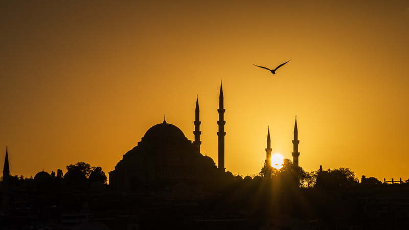 Kilátás a Galata-hídról naplementekor
