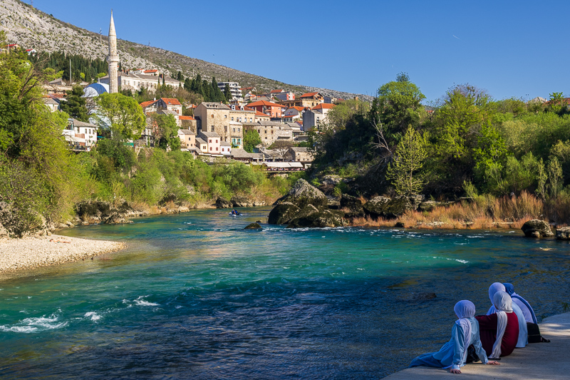Lányok a Neretva partján