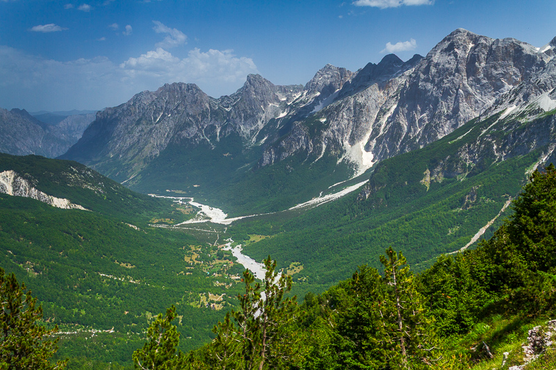 Kilátás a Valbona hágóból